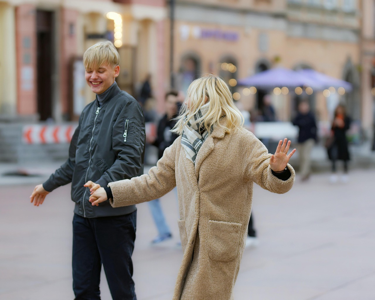 Lebensfreude und spontane Tänze in Palma: Eine neue Form des öffentlichen Ausdrucks