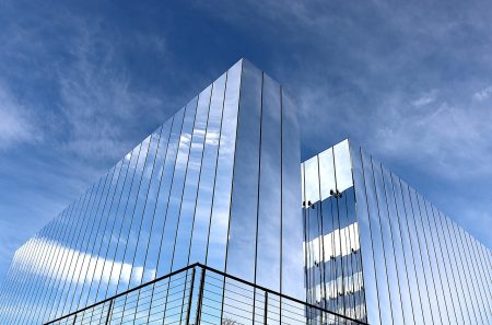 Pop-Art-Star Charles Fazzino präsentiert Mallorca-Hommage auf Skateboard in Palma