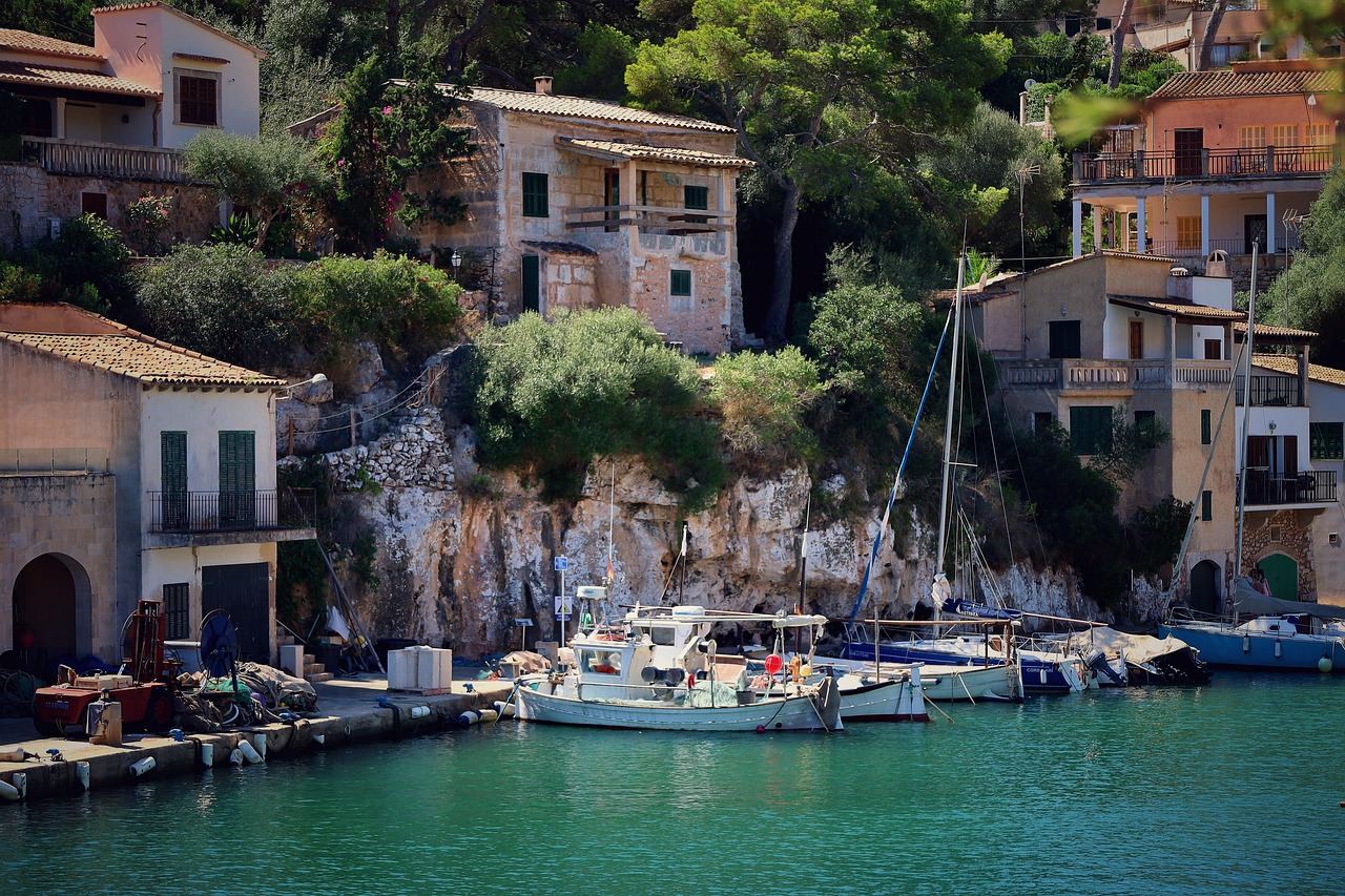 Baustopp am Hafen von Cala Rajada: Auswirkungen auf die Tourismussaison und zukünftige Entwicklungen