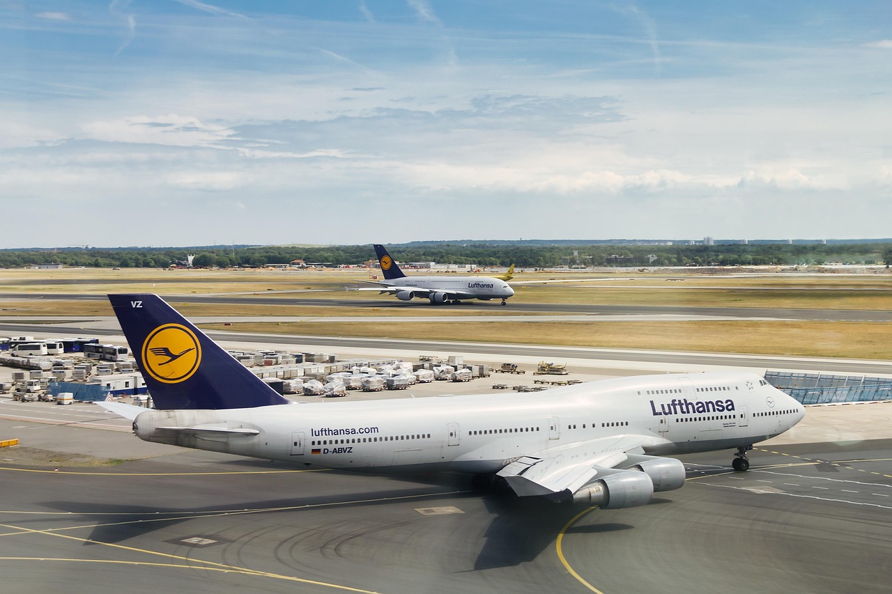 Deutsche Passagierin bei Flugzeugausstieg am Flughafen Memmingen gestürzt und verletzt