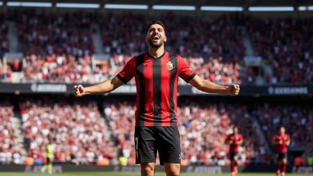 Vedat Muriqi in Aktion und Torjubel im Trikot des RCD Mallorca im Son Moix Stadion