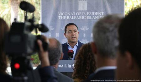 Antoni Costa spricht über Puigdemont und die Zukunft der Balearen-Regierung Antoni Costa spricht auf einer Pressekonferenz über Puigdemont und politische Entwicklungen auf den Balearen.