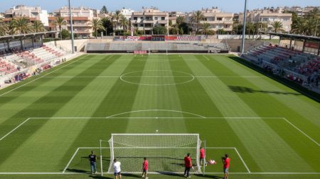 CD Sant Jordi: Historisches Debüt in der Copa del Rey gegen Osasuna Stadionvorbereitungen in Palma für das historische Debüt des CD Sant Jordi in der Copa del Rey vor dem Spiel gegen Osasuna