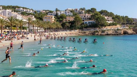 Sportler beim Triathlon in Peguera auf Mallorca