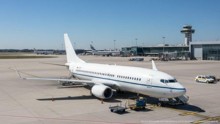 Passagierflugzeug mit deutscher Registrierung am Flughafen während des Ausflottungsprozesses der Mallorca-Flieger nach fast drei Jahrzehnten im Einsatz