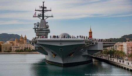 Mallorca wird strategischer Dreh- und Angelpunkt im Mittelmeer Flugzeugträger USS Gerald R. Ford in der Bucht von Palma de Mallorca