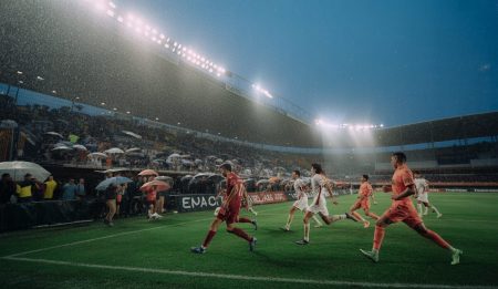 Turbulentes Remis in Son Moix: Mallorca beeindruckt trotz Regen Fußballspiel im Son Moix Stadion bei Regen