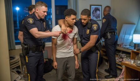 Polizei verhaftet jungen Mann in zerstörtem Raum in Palma