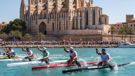 Kanu-Rennen vor der Kathedrale von Palma, Mallorca
