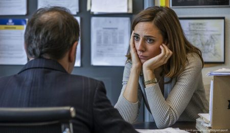 Büro der Anti-Besetzungsbehörde auf Mallorca mit verschwitztem Bürger