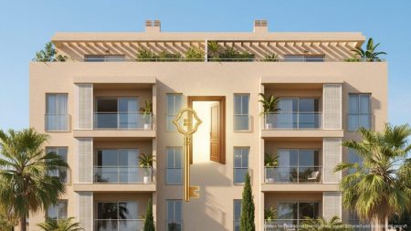 Modernes renoviertes Wohngebäude auf Mallorca mit Balkonen und sonnigem Himmel, symbolisiert das Lloguer Segur Programm zur Belebung leerstehender Wohnungen