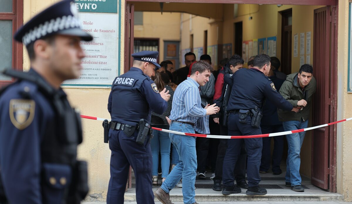 Polizeieinsatz an einer Schule in Palma de Mallorca nach Messerangriff