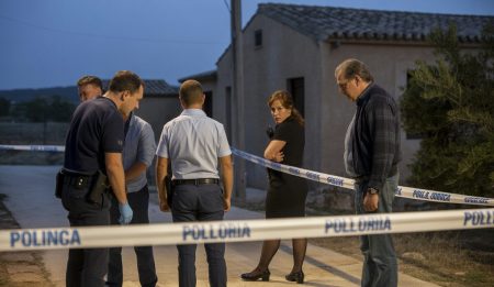 Brutaler Mord in Colònia de Sant Jordi: Ex-Schwiegermutter getötet Kriminalpolizei untersucht Tatort in Colònia de Sant Jordi