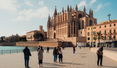Palma als mögliche Kulturhauptstadt Europas 2031 im Mittelpunkt Straßenszene in Palma de Mallorca mit kulturellen Aktivitäten