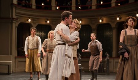 Opernsaison im Teatre Principal mit Tosca eröffnet Tosca-Aufführung im Teatre Principal mit realistischer römischer Kulisse