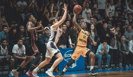 Palmer Basket verliert kämpferisch gegen Leyma Coruña Basketball-Spiel zwischen Palmer Basket und Leyma Coruña