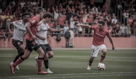 Mallorcas Fussballteam kämpft um den Klassenerhalt Spielszene zwischen Real Mallorca und Sevilla im Stadion