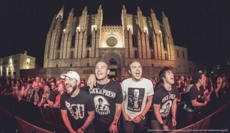 Rückkehr von Mallorcas Punkband Rock&Press: Ein letztes Konzert an der Kathedrale Rock&Press Konzert unterhalb der Kathedrale in Palma de Mallorca