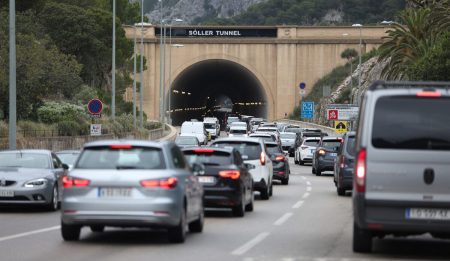 Sóller-Anwohner fordern Rückkehr der Tunnelmaut Verkehr am Eingang des Sóller-Tunnels auf Mallorca