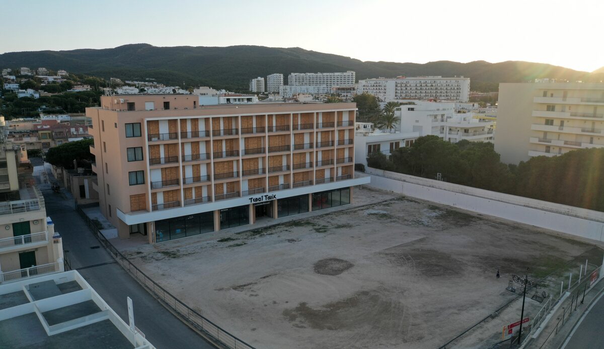 Abriss von Hotel Teix in Magaluf mit zukünftiger Grünfläche