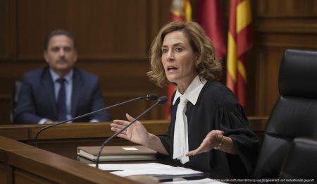 Prozess um Babyleiche in Porto Cristo neu aufgerollt Richterin im Gerichtssaal von Palma de Mallorca beim Bekanntgeben eines neuen Prozesses.