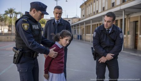 Kind allein im Schulhof auf Mallorca gefunden Polizeieinsatz im Schulhof in Palma, Mallorca