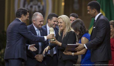 Marga Prohens erhält Ehrung für Unterstützung von Palma Futsal Marga Prohens wird in Brasilien für Futsal-Unterstützung ausgezeichnet.