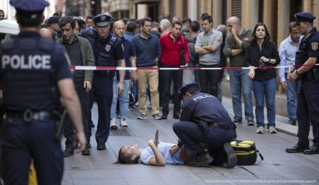 Messerattacke in Palma de Mallorca: Polizei rettet Opfer in letzter Sekunde Polizeieinsatz nach Messerattacke in Palma de Mallorca