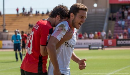 RCD Mallorca-Spiel im Son Moix Stadion, intensiver Moment auf dem Spielfeld