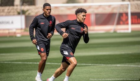 RCD Mallorca vertraut auf Talente trotz Verletzungen in der Verteidigung Johan Mojica und Iliesse Sahli beim Training von RCD Mallorca.