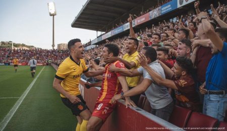 Real Mallorca feiert Heimsieg gegen Getafe im Stadion.