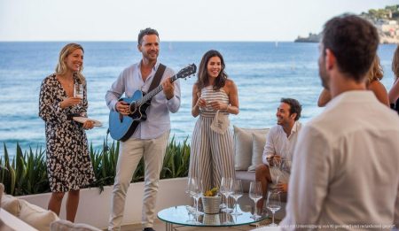 UM Beach House: Ein Highlight der mediterranen Lebensart UM Beach House auf Mallorca mit eleganten Gästen und Livemusik