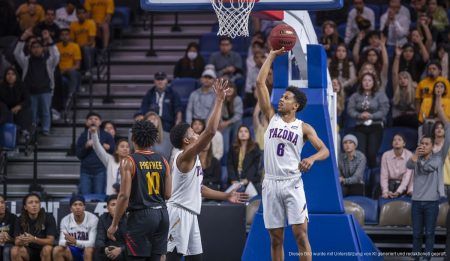 Tizona Burgos dominiert Palmer Basket in spanischer Liga Spielszene zwischen Tizona Burgos und Palmer Basket mit Korbwurf