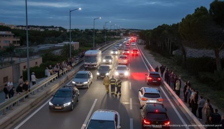 Verkehrsunfall auf Mallorca Flughafenautobahn in der Nacht