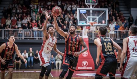 Fibwi Mallorca Bàsquet Palma trotzt Herausforderungen in der Primera FEB Fibwi Mallorca Bàsquet Palma in Aktion auf dem Spielfeld