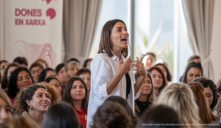 Francina Armengol spricht bei 'Dones en xarxa' in Palma de Mallorca