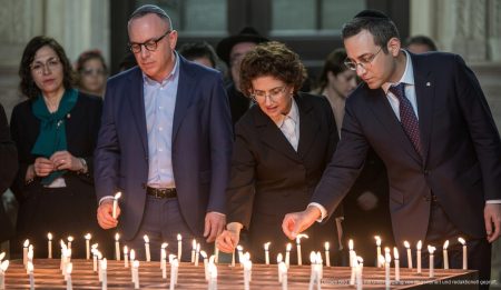 Gedenken an Holocaust-Opfer mit Kerzenzeremonie im Consolat de Mar, Palma de Mallorca