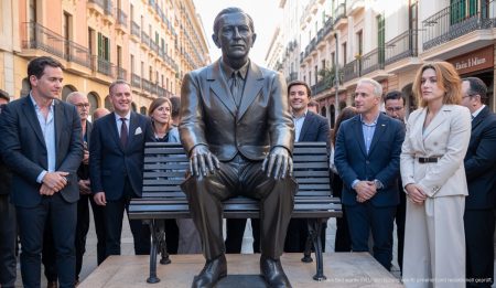 Statue von Josep Maria Llompart in Palma enthüllt, zentral gelegen in Palma de Mallorca.