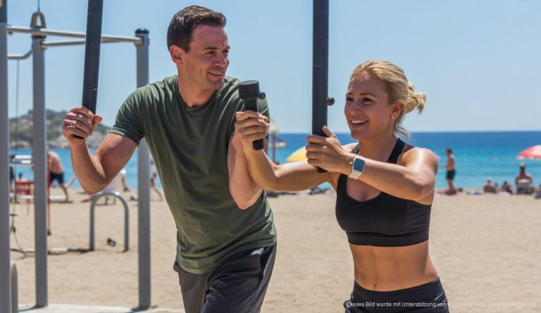 Robens‘ Pläne für 2026: Fitness und Events am Ballermann Andreas und Caro Robens bei einem Workout am Ballermann in Mallorca