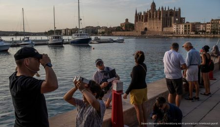 Vorbereitungen vor der Sonnenfinsternis auf Mallorca: Boote im Hafen und Sicherheitsmaßnahmen