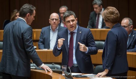 Politiker von VOX im Consell de Mallorca bei einer Sitzung