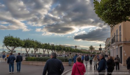 Überwiegend bewölkter Himmel über Alcúdia mit mildem Wetter