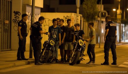 Polizeieinsatz gegen illegale Rennen in Palma de Mallorca bei Nacht
