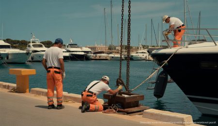 PortsIB aktualisiert Hafenverträge auf Mallorca Arbeiter bei der Wartung von Hafenanlagen auf Mallorca