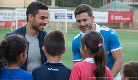Pablo Torre und Iván Cuéllar in Palma de Mallorca mit jungen Fans