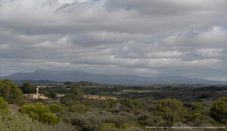 Bewölkter Himmel über Mallorca mit Landschaft in Sencelles und Santanyí