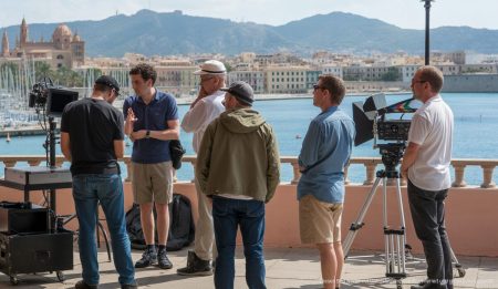 Filmcrew in Palma de Mallorca bei einem Dreh im Freien