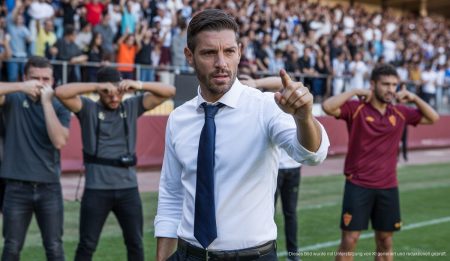 Martín Demichelis beim RCD Mallorca mit jubelnden Fans