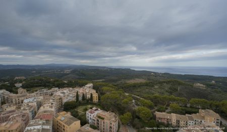 Blick auf Mallorca mit Wolkenbedeckung über Santanyí und Santa Ponsa