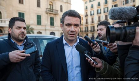 Dienstwagenaffäre auf Mallorca: Kritik an Vizepräsident Bestard wächst Pedro Bestard vor dem Rathaus Palma de Mallorca